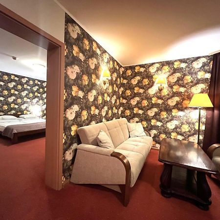Hotel Клодзко Екстериор снимка