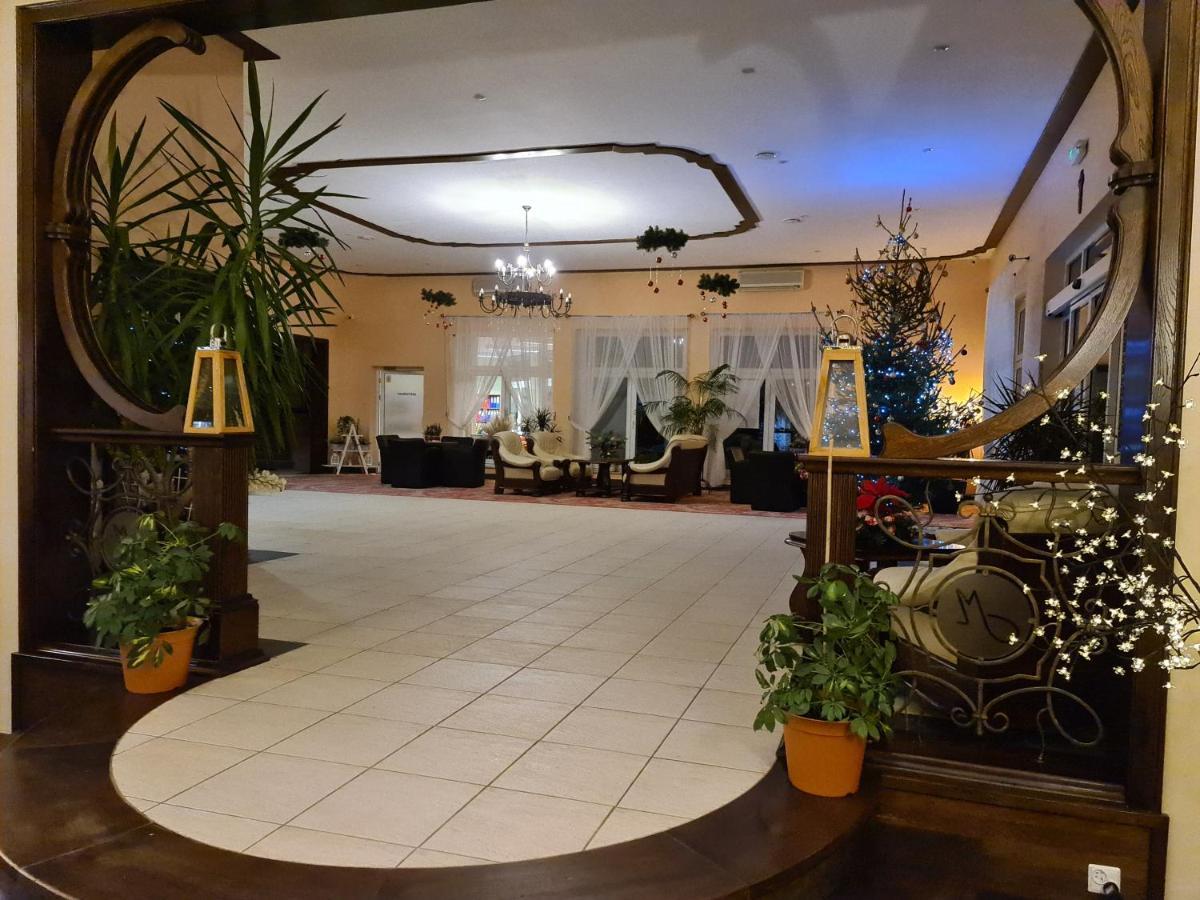 Hotel Клодзко Екстериор снимка