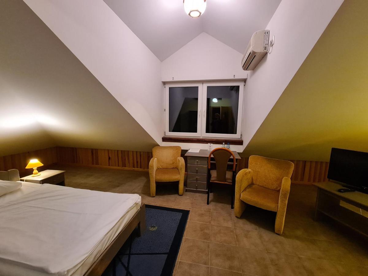 Hotel Клодзко Екстериор снимка