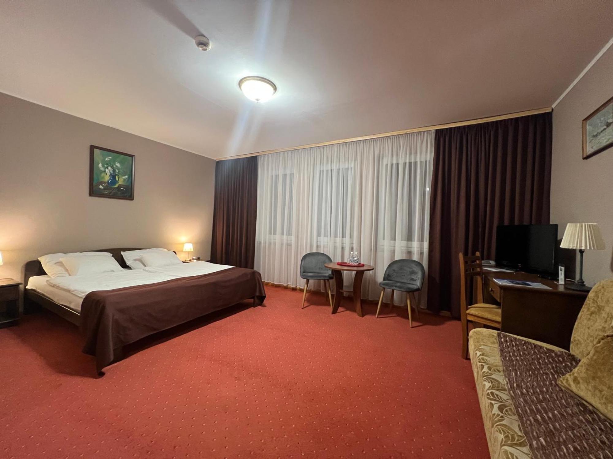 Hotel Клодзко Екстериор снимка