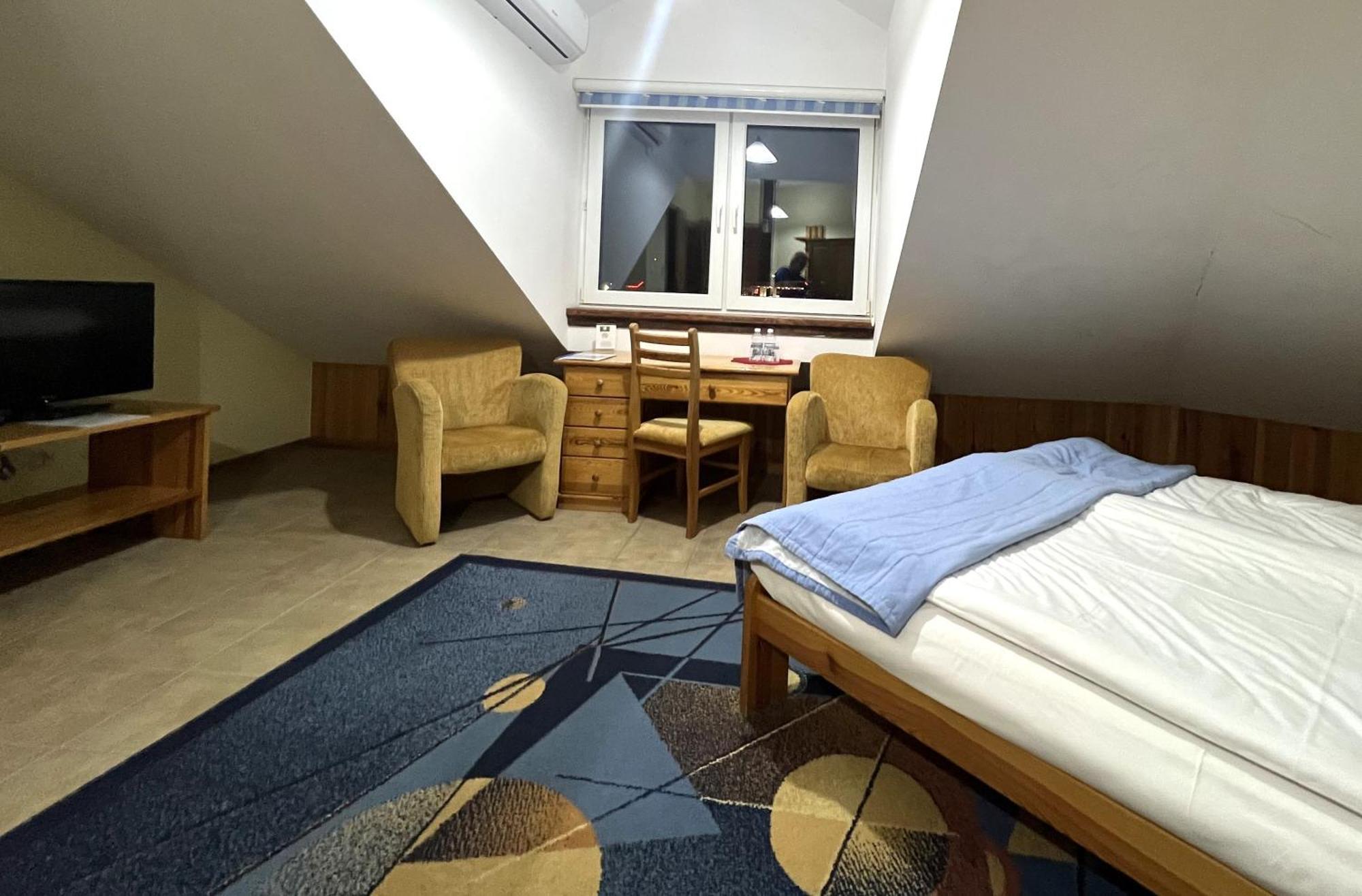 Hotel Клодзко Екстериор снимка