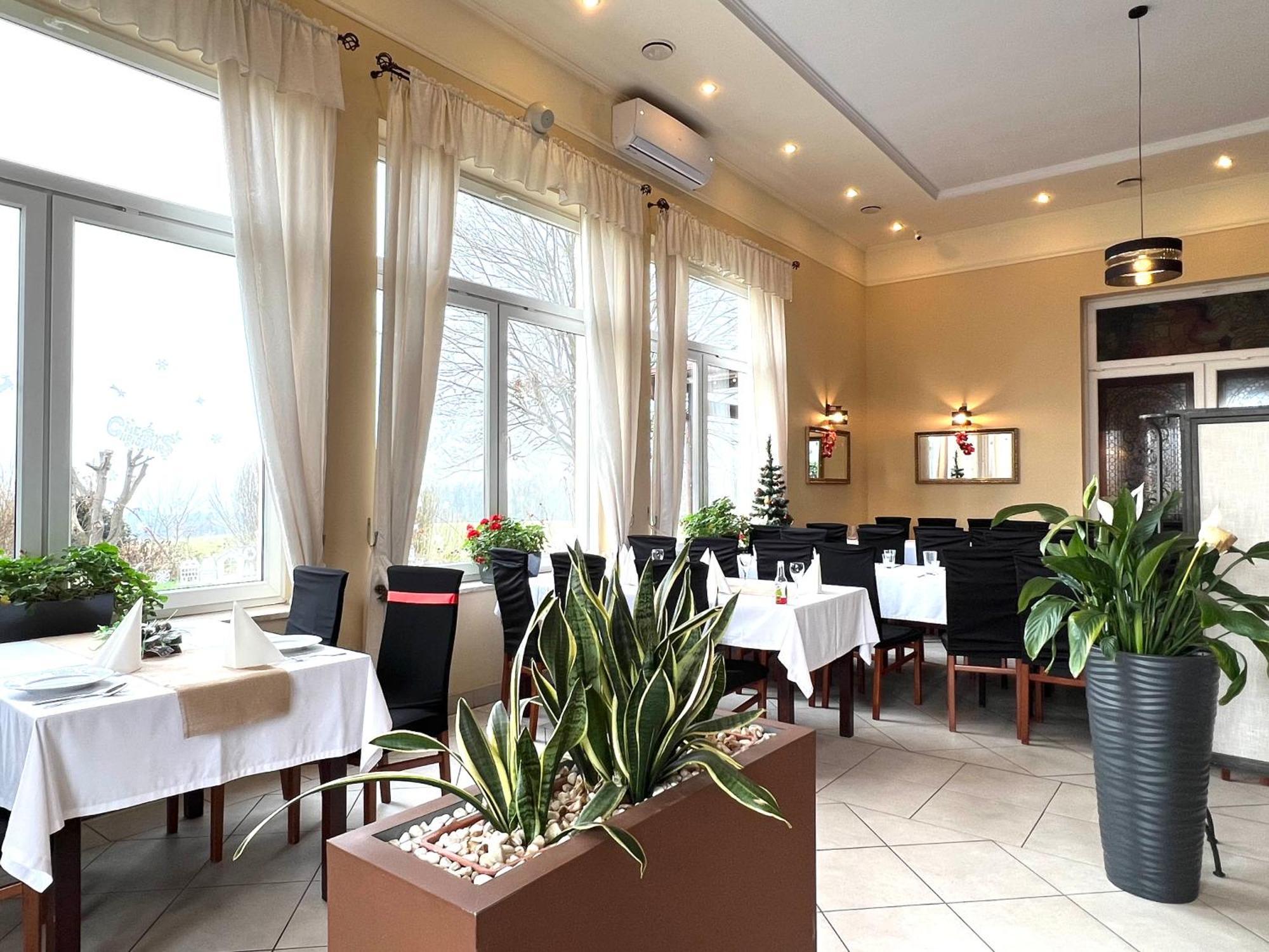 Hotel Клодзко Екстериор снимка